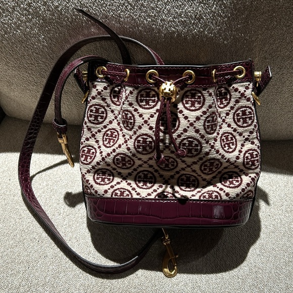 Tory Burch Garnet and Cream Chenille Bucket Bag - Picture 4 of 8